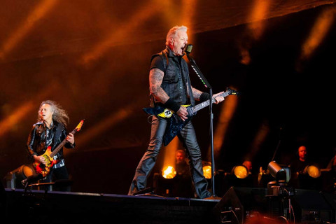 Watch Metallica Members Play Neil Diamond Classic at Band’s Boston-Area Concert