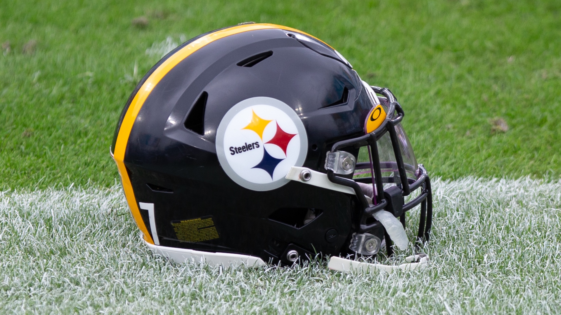 BREAKING: Pittsburgh Steelers QB departs the club.