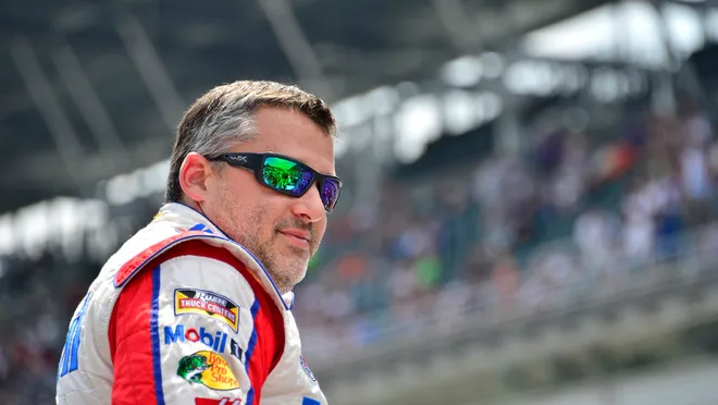 Breaking News:Tony Stewart, the renowned NASCAR driver and team owner, has announced the names of two standout drivers who have qualified for promotion within his racing organization…