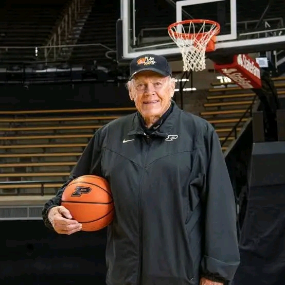 Breaking News: Purdue Boilermakers basketball fans are celebrating the return of a beloved legend. Rick Mount, the 78-year-old former Purdue star, has accepted a one-time advisory role with the team, marking a poignant return to the program that propelled….