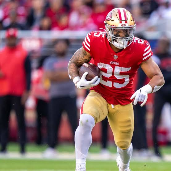 Former Eagles and 49ers Running Back Signs Multi-Year Deal With Titans as Tennessee Rebuilds Around Rookie QB Cam Ward…
