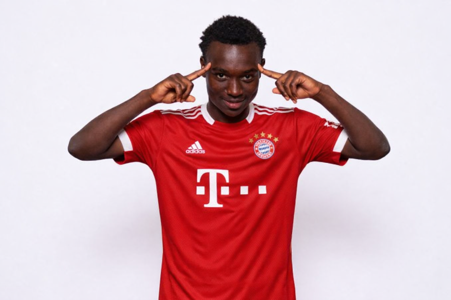 Gerade eben: Bayern München hat offiziell die Unterzeichnung des talentierten Spielers Nimfasha Berchimas bekanntgegeben.   