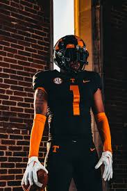 Tennessee Vols Lands 5-Star Giant: Tennessee Volunteers Football Secure Commitment from Elite 2027 Offensive Tackle Johnson Biden…
